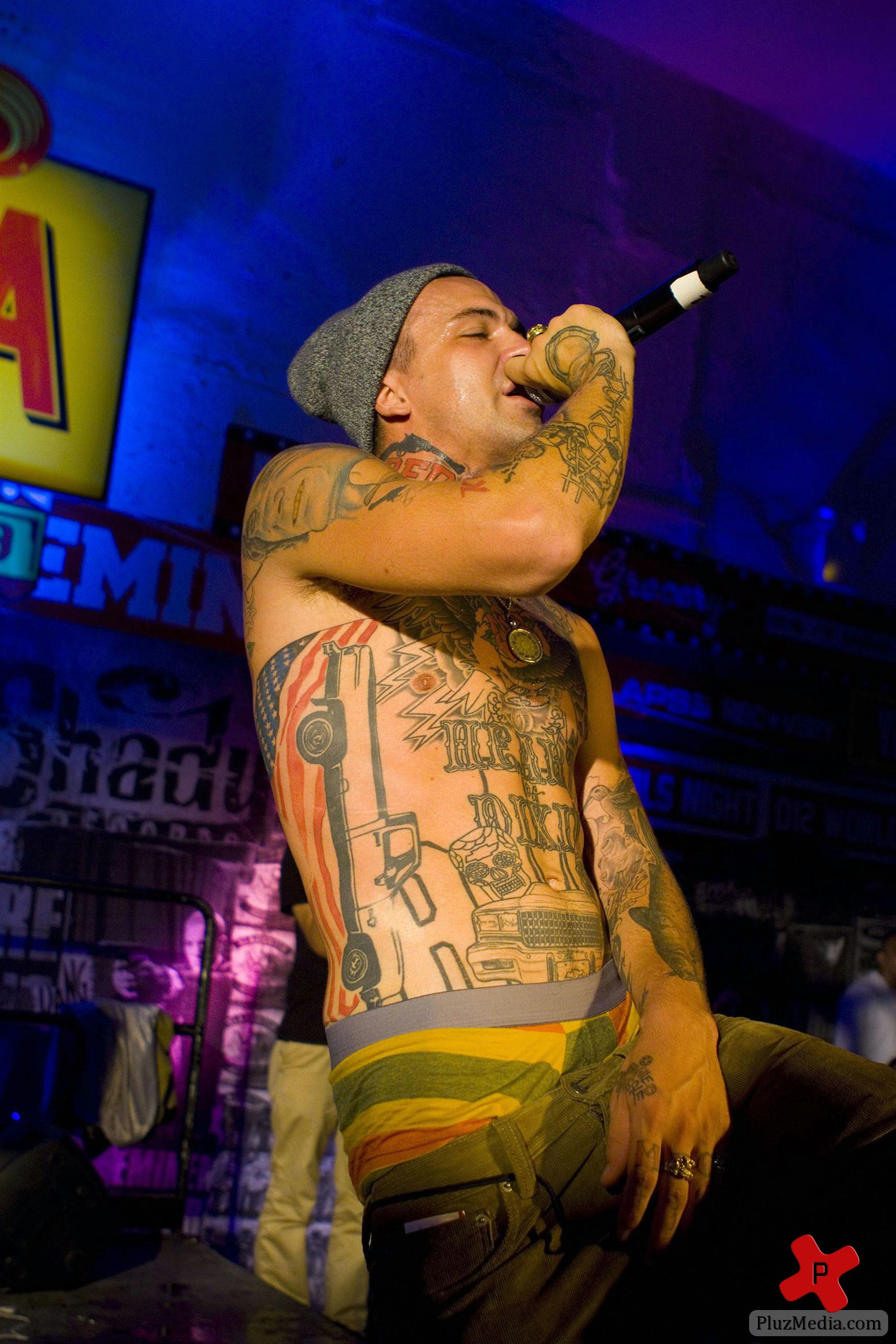 Yelawolf and Slaughterhouse at the Pop-up Bodega photos | Picture 80899